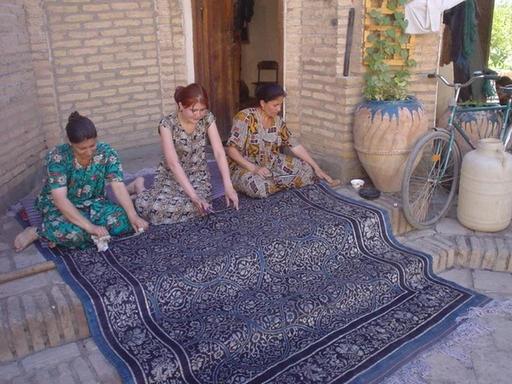 Lecturer Chris Aslan tells his own story of working with UNESCO to establish a silk carpet workshop in the desert oasis ...