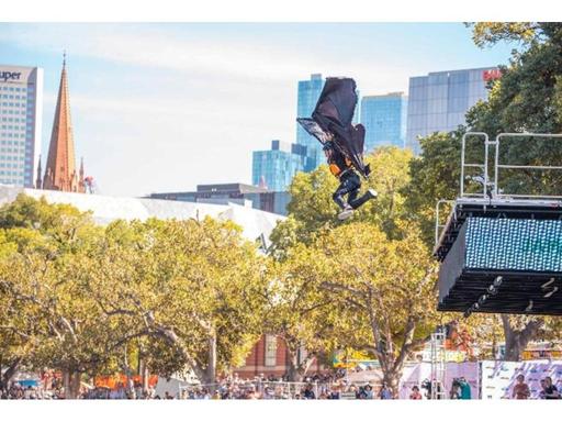 Moomba's Birdman Rally returns to the banks of the Yarra for a hilarious display of sportsmanship.Aided by a nifty flyin...