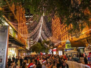 Discover a Christmas wonderland right in the heart of Sydney as you stroll along Pitt Street Mall underneath a canopy of suspended lights.