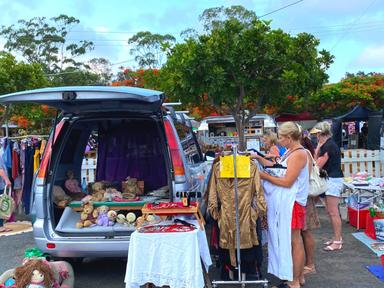 Carrara Markets is famous for its Sunday morning Car Boot Sale!If you love a second-hand bargain then you're sure to fin...