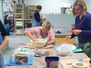Friendly ceramic classes for adults. Mid week evening and daytime 6 week courses. Claypool offers 2 1/2 hour classes in ... Friendly ceramic classes for adults. Mid week evening and daytime 6 week courses. Claypool offers 2 1/2 hour classes in ...