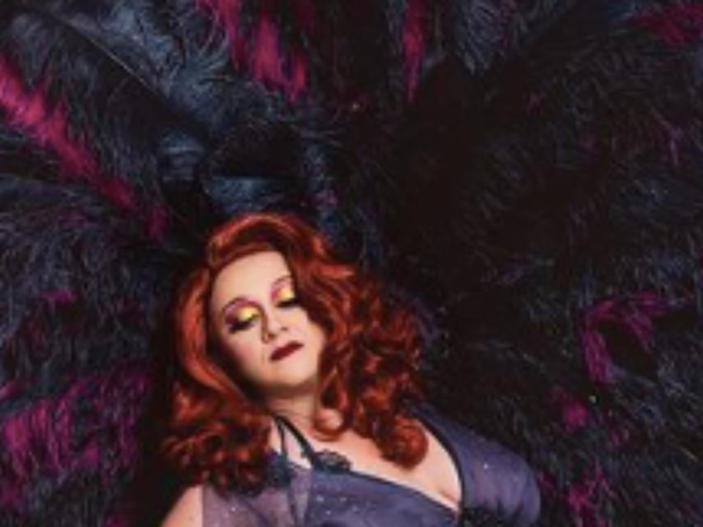 Classical burlesque feather fans workshop with Ginger Foxx 2021 | What's on in Darlinghurst