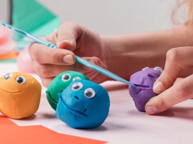Explore, make and play with air drying clay to create faces out of clay inspired by artist Nell Schofield.In this worksh...