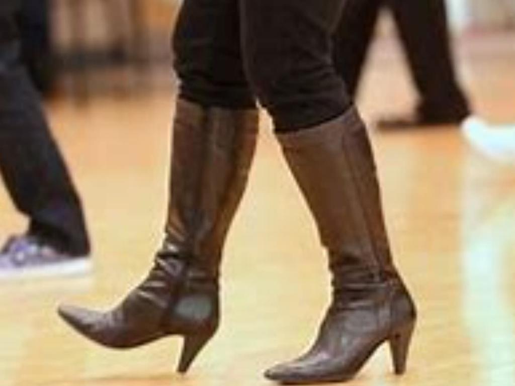 Community line dancing classes for seniors 2023 | What's on in Elizabeth Bay