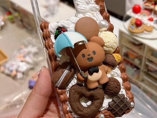 Create the most charming phone cases that reflect your unique style in this DIY Decoden Whipped Cream Glue Phone Case cl... Create the most charming phone cases that reflect your unique style in this DIY Decoden Whipped Cream Glue Phone Case cl...