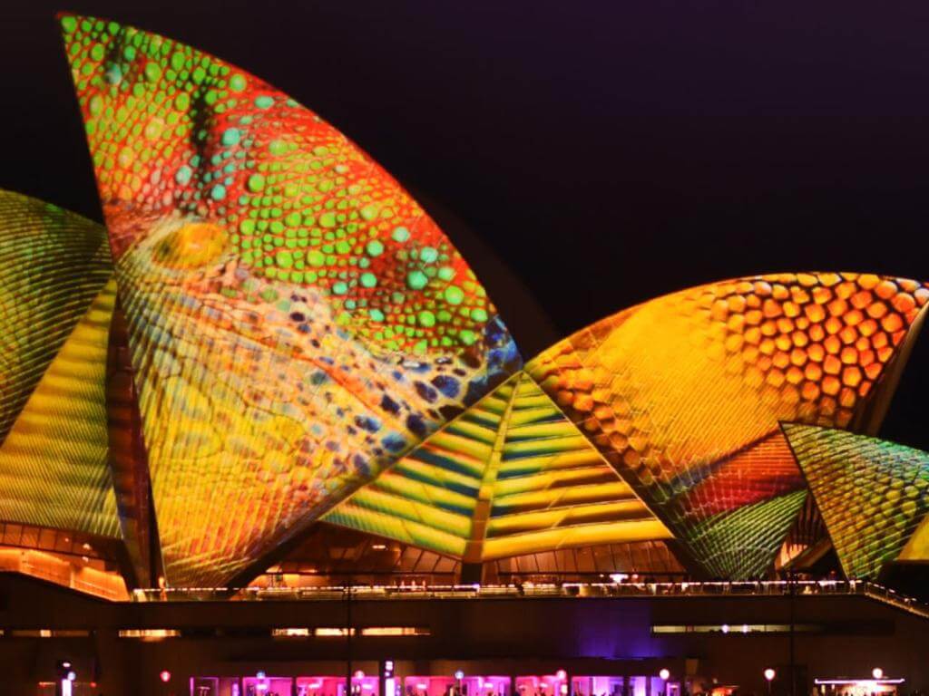 Enjoy the dazzling Vivid views on a glass boat Vivid cruise 2022 | What's on in Sydney