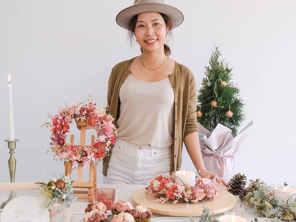 Festive Florals Wreath Making 2023 | What's on in Darling Harbour