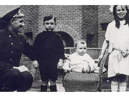 Curious about your family's past, but don't know where to start?During Family History Month, community heritage libraria... Curious about your family's past, but don't know where to start?During Family History Month, community heritage libraria...