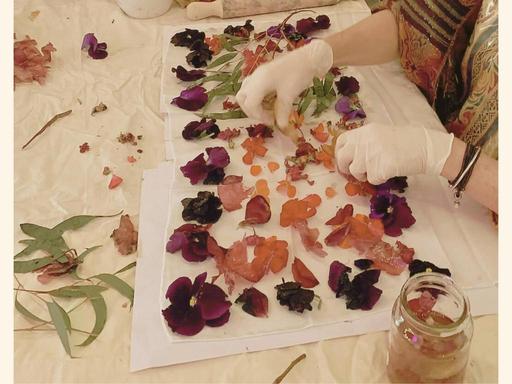 Learn how to use plants, flowers & vegetables to naturally dye your own wearable silk art with Jenni. You'll leave with ...