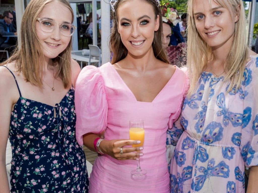 Girls' Day Out Presented By Pimm's At Eagle Farm Racecourse 2021 | Ascot