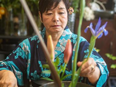 Make stunning Japanese-style flower arrangements with Setsuko Yanagisawa- who has over fifteen years of experience in fl...