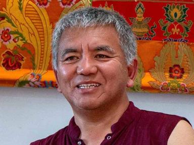Dzogchen teaches us to calm the mind by recognizing our thoughts in meditation, without blocking and without following them.