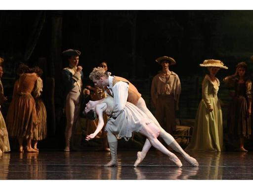 One of Sir Kenneth MacMillan's most celebrated works, Manon follows the rise and heartbreaking fall of a young woman tor...