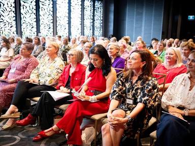 Melbourne Silver Sirens: Ageing Well Workshops is an intimate, uplifting day created for women over 50 who are committed to ageing on their own terms — with vitality, intention and choice.