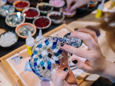 Are you obsessed with Turkish lamps? Learn how to make your own with the experts from Art Masterclass! With these fun Ca...