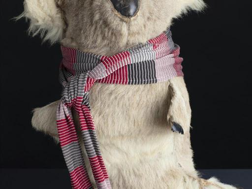 Keiffee the koala needs your help! Can you help him prepare an outfit to go out on the town?Join us in the Treasures Wal... Keiffee the koala needs your help! Can you help him prepare an outfit to go out on the town?Join us in the Treasures Wal...