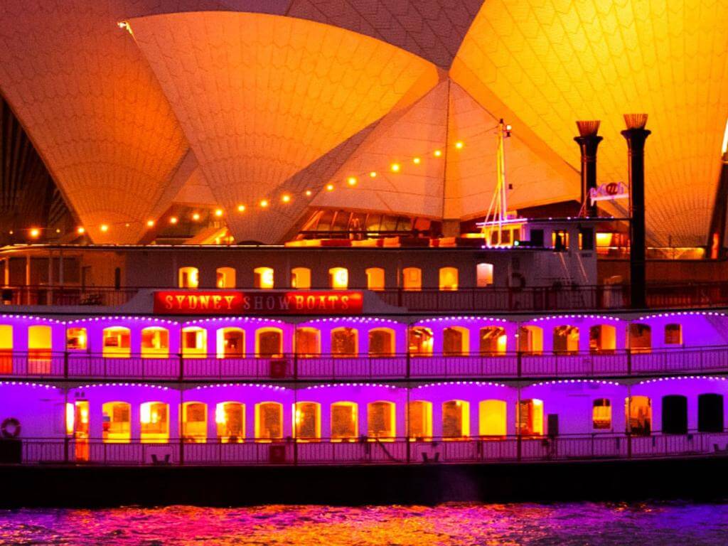 Romantic Valentine's Day dinner cruise with show 2022 | What's on in Sydney