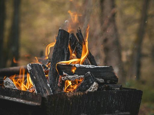 Bring the whole family and join them for a fun-filled, family-friendly Sunday at Sidewood!Warm up by the fire, listen to... Bring the whole family and join them for a fun-filled, family-friendly Sunday at Sidewood!Warm up by the fire, listen to...