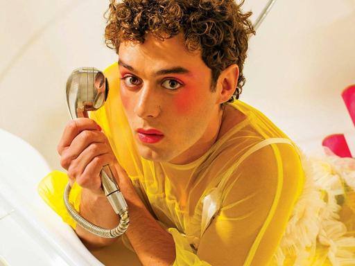 Theatrical, outrageous, silly and sexy, Tomáš Kantor's award-winning debut is about Sugar - a radiantly-beautiful gender... Theatrical, outrageous, silly and sexy, Tomáš Kantor's award-winning debut is about Sugar - a radiantly-beautiful gender...