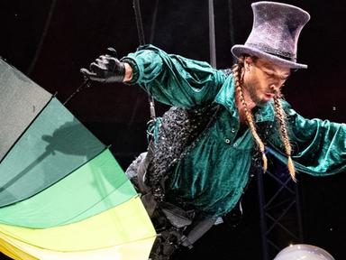 A visual feast of bubbles and flight - part gleeful chaos, part quiet meditation. Storytelling, sensory exploration, cal...