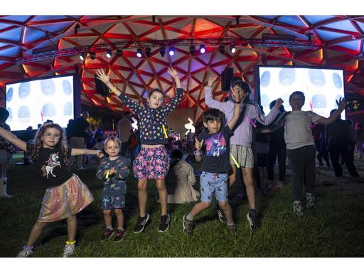 Explore Darling Harbour's Light Walk, enjoy free children's shows & live music at Tumbalong Park....