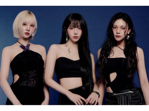 The Vivaz New Legacy tour marks the K-pop girl group's highly anticipated second world tour and their very first time pe... The Vivaz New Legacy tour marks the K-pop girl group's highly anticipated second world tour and their very first time pe...
