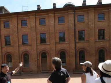 Enjoy a 2 hour walk with Vincent Lam, a very knowledgeable AAA Volunteer tour leader, starting at the Hyde Park Barracks...