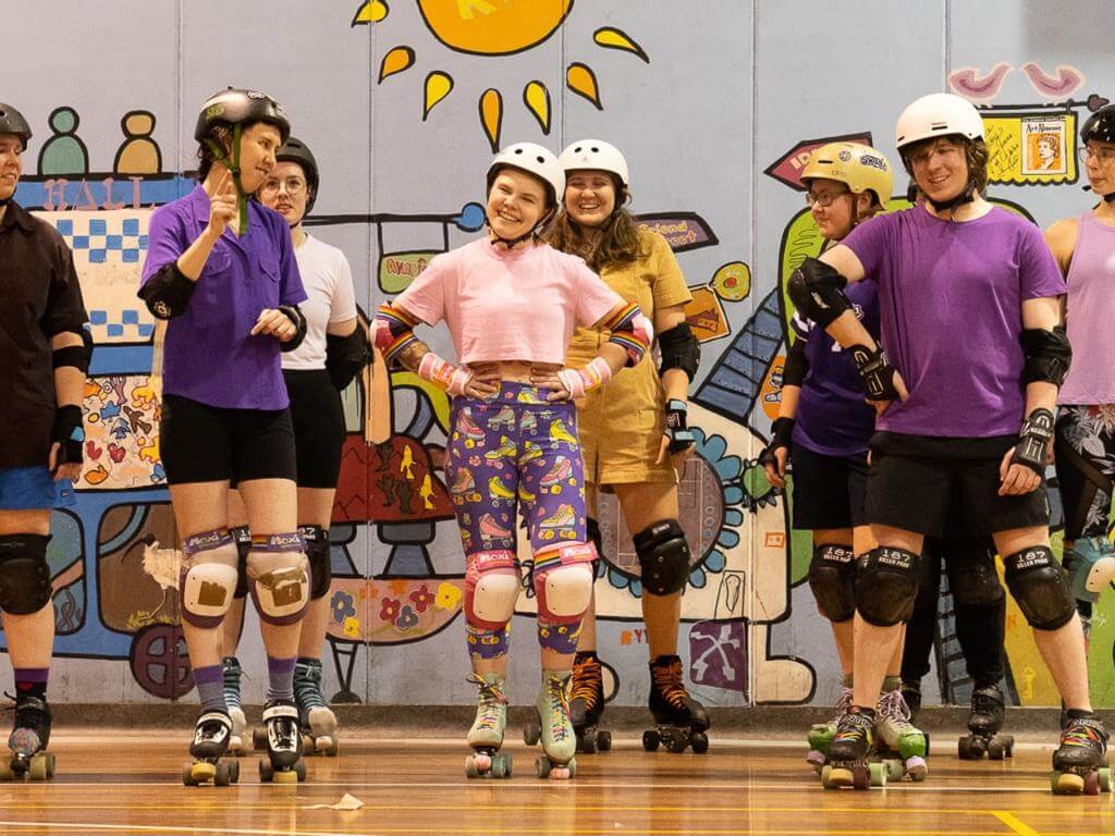 Khóa học Roller Derby Wear It Purple: Khóa học Roller Derby Wear It Purple là một khóa học đầy tính thực tiễn và cực kỳ hấp dẫn. Hình ảnh của khóa học này sẽ giúp bạn nhận thức được sự đa dạng và quyền lợi của cộng đồng LGBT, cũng như cách họ giữ vững và phát triển nó.